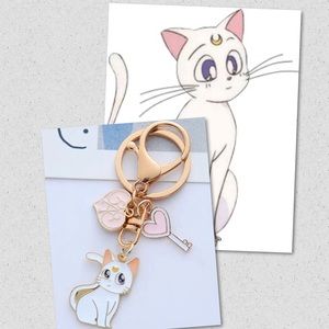 $3 NEW SAILOR MOON WHITE KEYCHAIN $3 if bundled